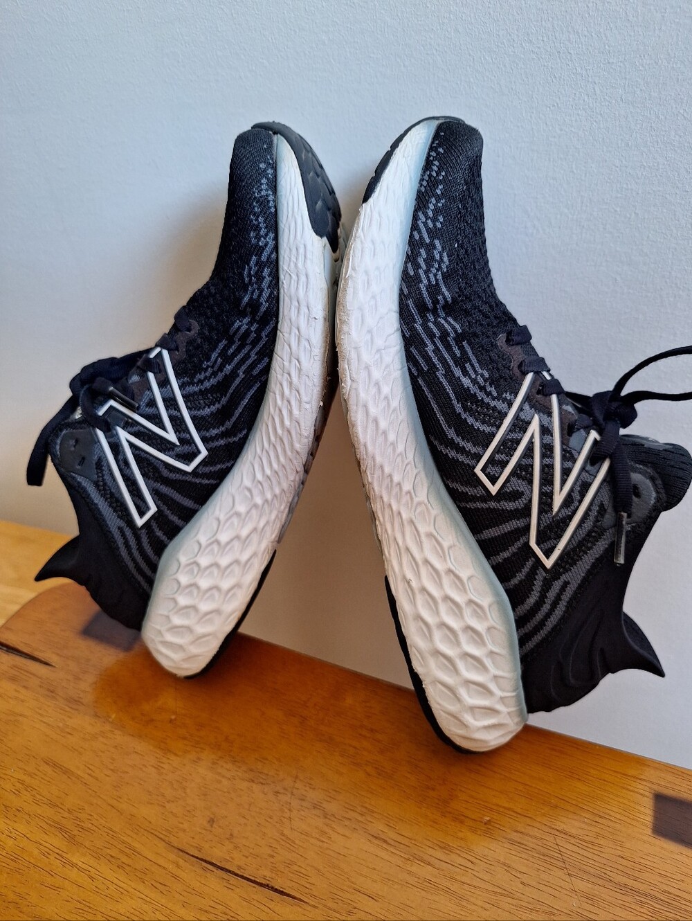 New Balance Fresh Foam 1080v11 Women's Black And White Size 7.5 - Picture 9 of 13